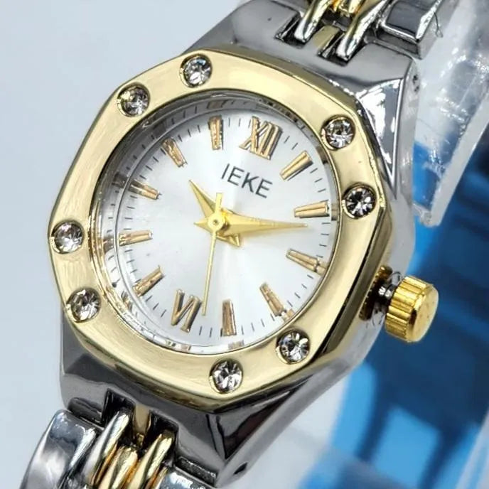 Elegant Crystal Studded Quartz Wristwatch for Women